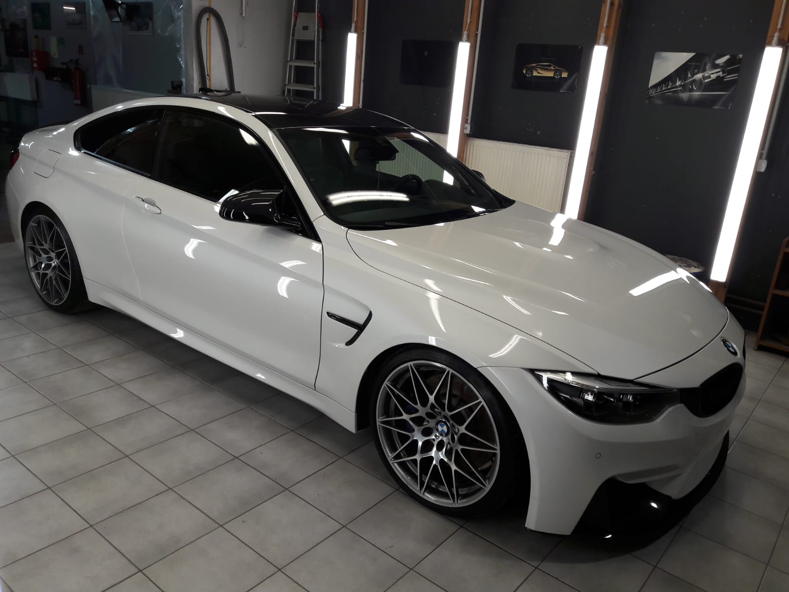 BMW M4 mit aufbereitetem Lack