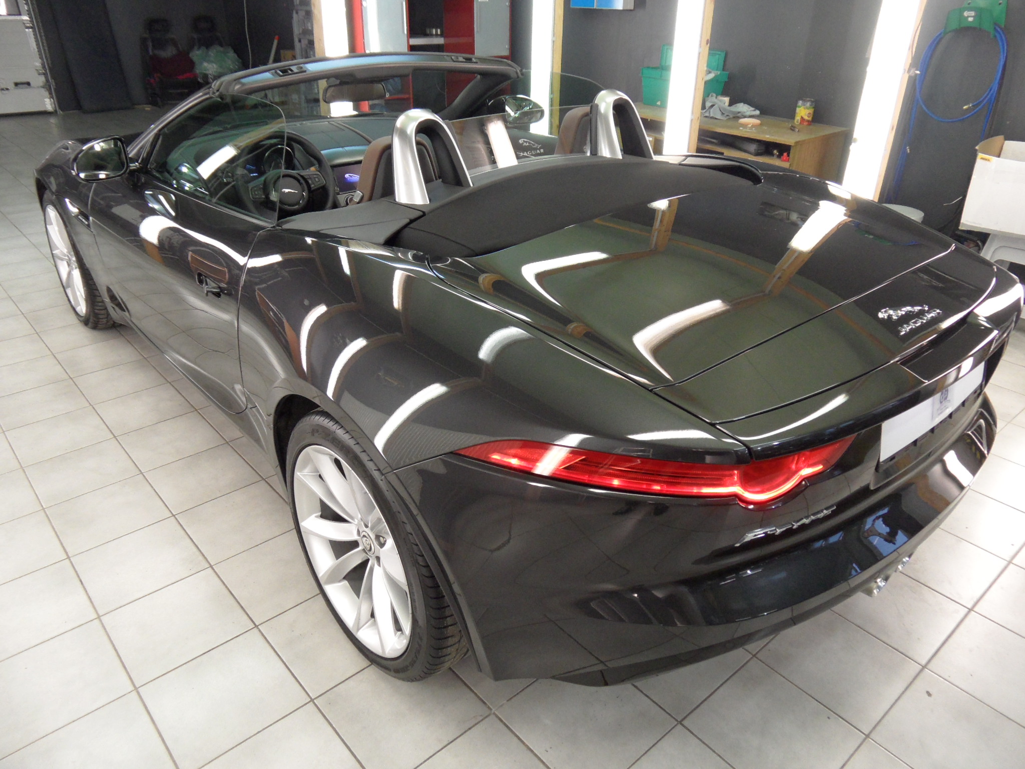 Jaguar nach Politur und Versiegelung